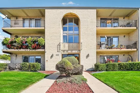 10439 Southwest Hwy #3N, Worth, IL 60482