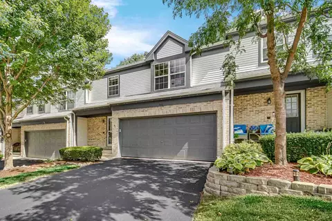 972 Old Oak Cir, Algonquin, IL 60102