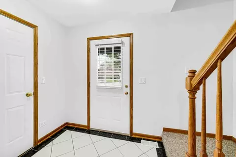 972 Old Oak Cir, Algonquin, IL 60102 photo 2