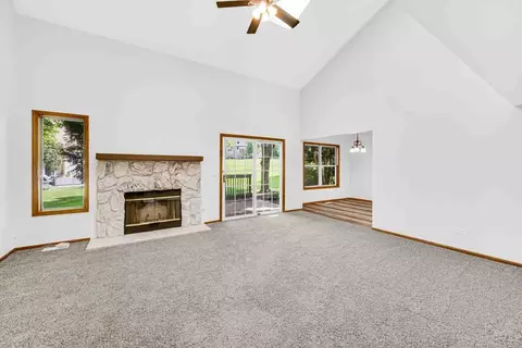 972 Old Oak Cir, Algonquin, IL 60102 photo 3