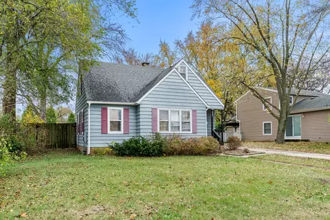 828 Tomahawk Trl, Round Lake Heights, IL 60073