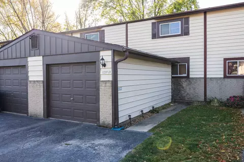 1219 Cedarwood Dr #D, Crest Hill, IL 60403