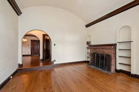 Living - 10225 S Bell Ave, Chicago, IL 60643 photo 4 of 4