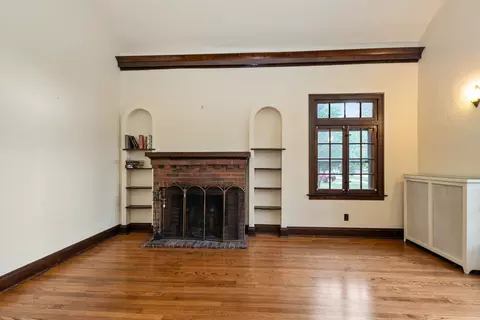 Living - 10225 S Bell Ave, Chicago, IL 60643 photo 3 of 4