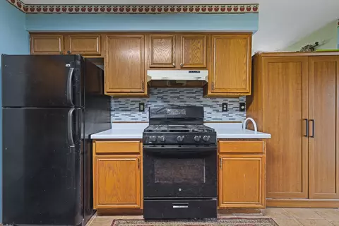 Kitchen - 175 Harvest Moon Trl, Capron, IL 61012 photo 2 of 4