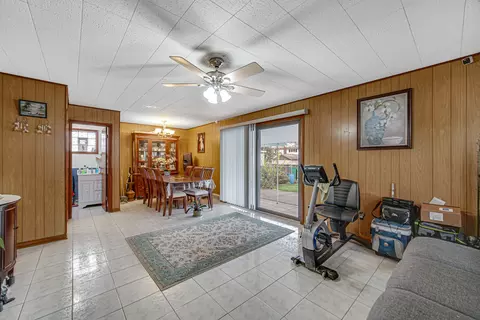 839 N Craig Pl, Addison, IL 60101 photo 2