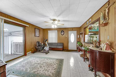 839 N Craig Pl, Addison, IL 60101 photo 3