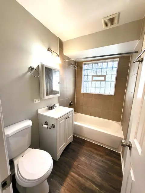 Bath - 240 Cindy Ln, Wheeling, IL 60090 photo 2 of 2