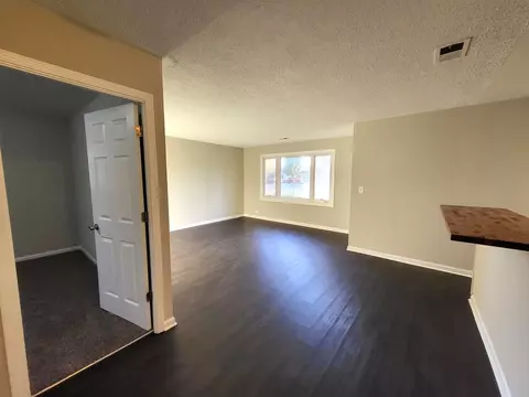 Living - 240 Cindy Ln, Wheeling, IL 60090 photo 3 of 3