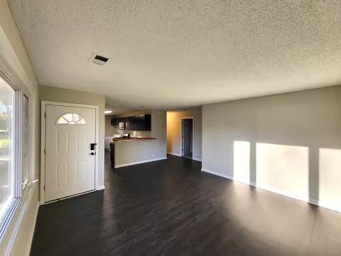 Living - 240 Cindy Ln, Wheeling, IL 60090 photo 1 of 3