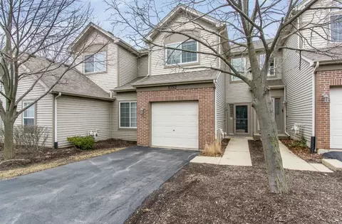 1052 Woodview Ct, Aurora, IL 60502