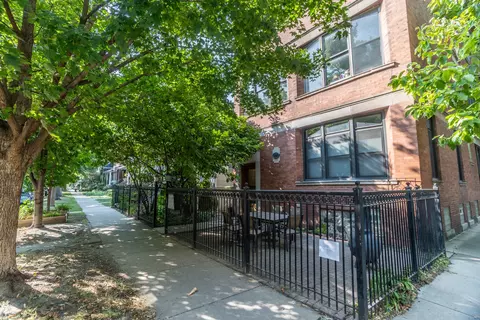 2200 W Cullom Ave #1, Chicago, IL 60618