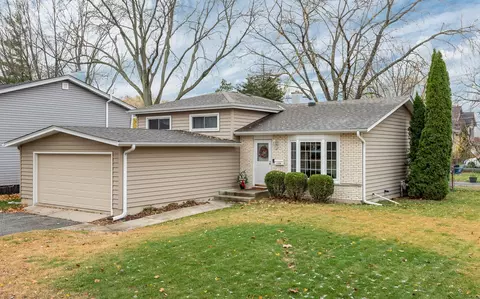 138 S Park Blvd, Glen Ellyn, IL 60137