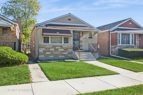8739 S Bennett Ave, Chicago, IL 60617