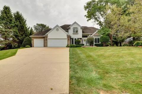53 Carriage Hill Dr, Sterling, IL 61081