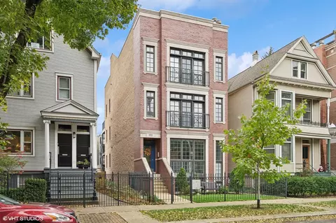 1523 W Roscoe St #2, Chicago, IL 60657