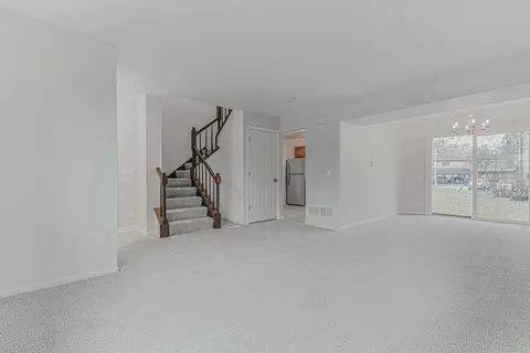 Living - 1530 Chippewa Trl #1530, Wheeling, IL 60090 photo 2 of 3