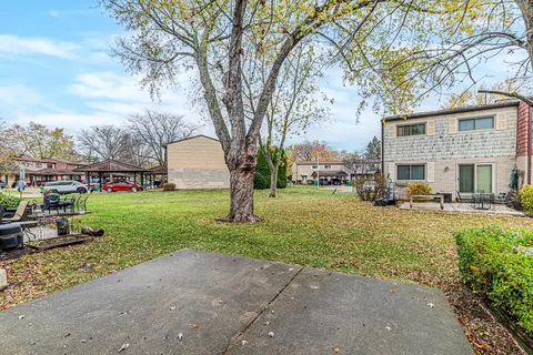 Exterior - 1530 Chippewa Trl #1530, Wheeling, IL 60090 photo 4 of 5