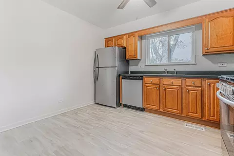 Kitchen - 1530 Chippewa Trl #1530, Wheeling, IL 60090 photo 1 of 3