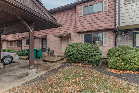 Exterior - 1530 Chippewa Trl #1530, Wheeling, IL 60090 photo 2 of 5