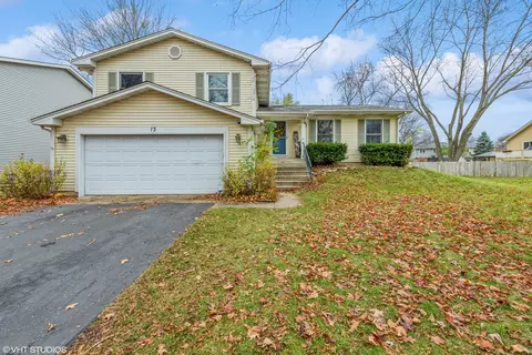 13 Duxbury Ln, Cary, IL 60013