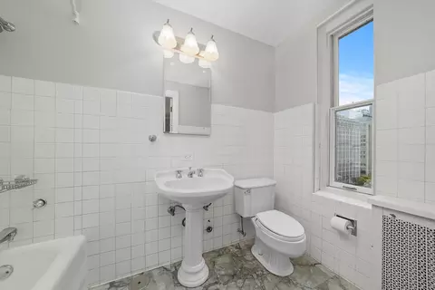 Bath - 210 E Pearson St #12B, Chicago, IL 60611 photo 1 of 1