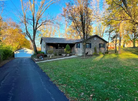 130 Montgomery Rd, Montgomery, IL 60538