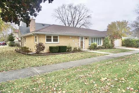 2220 Irwin Ave, Park Ridge, IL 60068