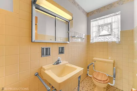 11044 S Ewing Ave, Chicago, IL 60617 photo 6