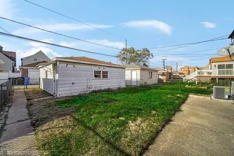 11044 S Ewing Ave, Chicago, IL 60617 photo 15