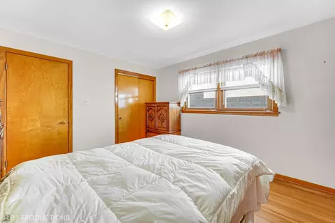 11044 S Ewing Ave, Chicago, IL 60617 photo 5