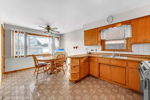 11044 S Ewing Ave, Chicago, IL 60617 photo 10