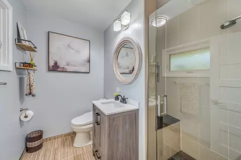 Bath - 2135 Stirling Rd, Bannockburn, IL 60015 photo 1 of 3