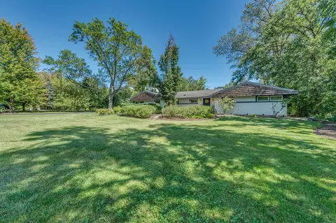 Exterior - 2135 Stirling Rd, Bannockburn, IL 60015 photo 4 of 17