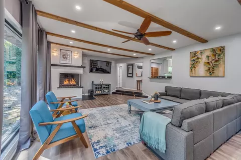 Living - 2135 Stirling Rd, Bannockburn, IL 60015 photo 3 of 4