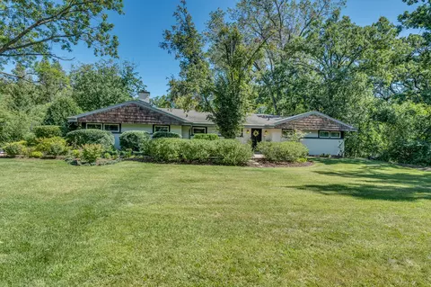 2135 Stirling Rd, Bannockburn, IL 60015