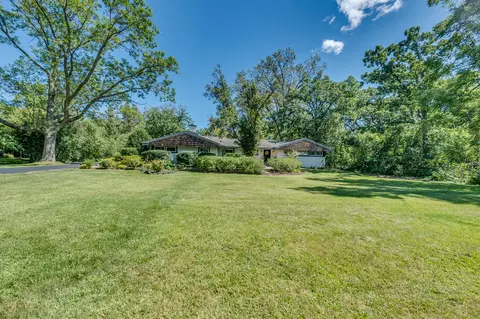Exterior - 2135 Stirling Rd, Bannockburn, IL 60015 photo 3 of 17