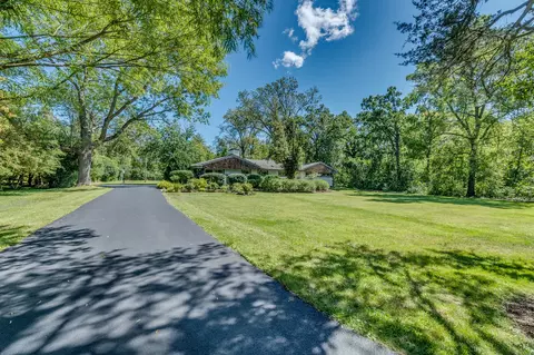 Exterior - 2135 Stirling Rd, Bannockburn, IL 60015 photo 2 of 17