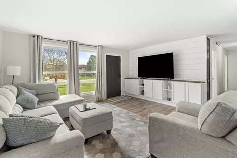 Living - 9400 Willow Ln, Mokena, IL 60448 photo 1 of 1