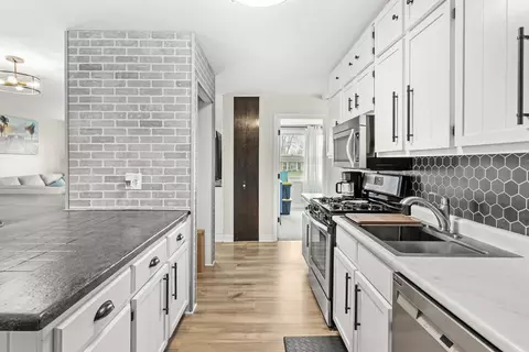 Kitchen - 9400 Willow Ln, Mokena, IL 60448 photo 4 of 4