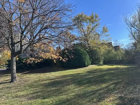 335 Countryside Ct, Burr Ridge, IL 60527