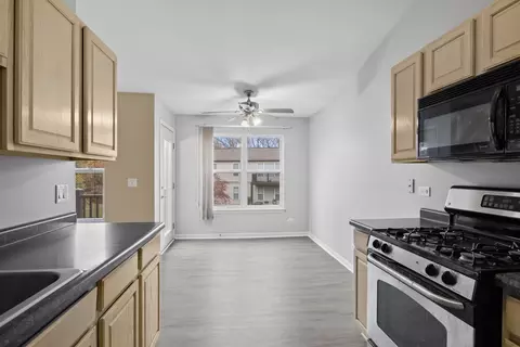 Kitchen - 998 Langtry Ct #D, Elgin, IL 60120 photo 4 of 4