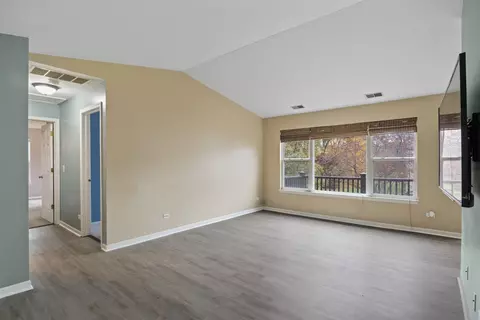 Living - 998 Langtry Ct #D, Elgin, IL 60120 photo 1 of 2