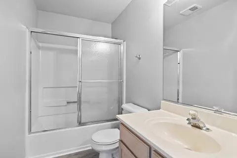 Bath - 998 Langtry Ct #D, Elgin, IL 60120 photo 4 of 4