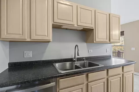 Kitchen - 998 Langtry Ct #D, Elgin, IL 60120 photo 2 of 4