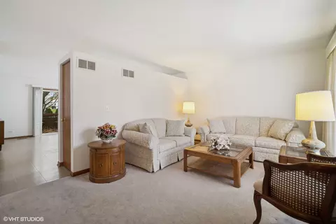 357 S Clearview Cir, Round Lake, IL 60073 photo 5
