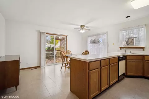 357 S Clearview Cir, Round Lake, IL 60073 photo 7