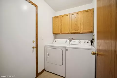 357 S Clearview Cir, Round Lake, IL 60073 photo 15