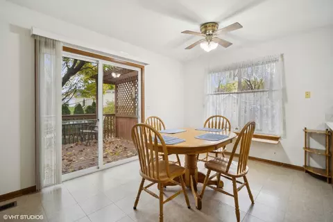 357 S Clearview Cir, Round Lake, IL 60073 photo 9