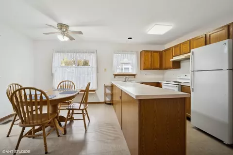 357 S Clearview Cir, Round Lake, IL 60073 photo 8